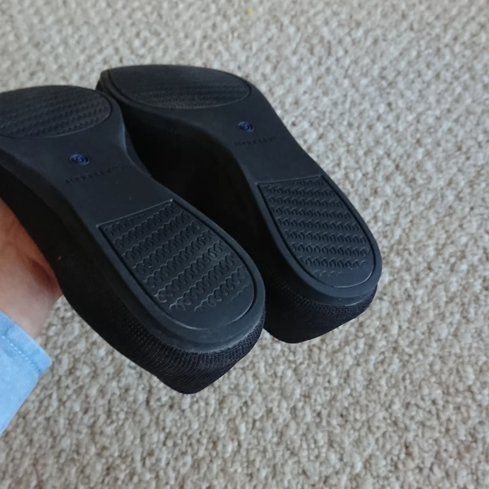 Rothy's the point Solid black flat size 7
